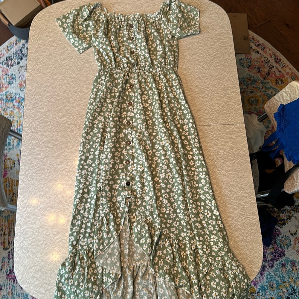 Cupshe Pattaya midi dress- ditsy frill, off-shoulder. Size Medium.